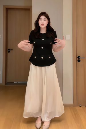 Plus-Size Women's Sequin Floral Short Sleeve Top - Summer Style for Curvy Figures, Perfect with a Slimming Skirt Set