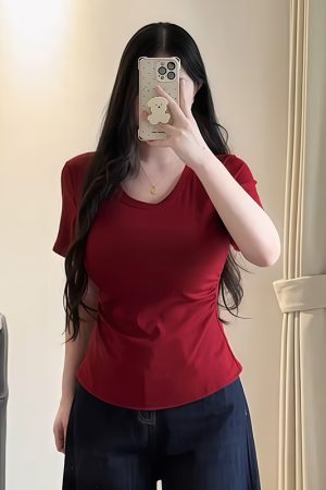 Plus-Size Women's U-Neck Curved Hem Short Sleeve T-Shirt - Summer Pleated Waist Design for a Slimming Effect - Flattering Fit for Curvy Figures