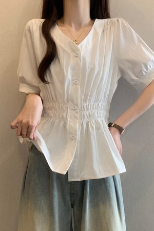 Plus-Size Women's V-Neck Waist-Cinching Pleated Short Sleeve Top - Flattering Summer Shirt for Curvy Figures, Stylish and Youthful Design