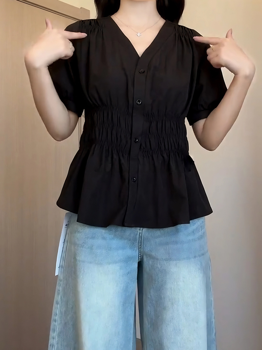 Plus-Size Women's V-Neck Waist-Cinching Pleated Short Sleeve Top - Flattering Summer Shirt for Curvy Figures, Stylish and Youthful Design Plus-Size Women's V-Neck Waist-Cinching Pleated Short Sleeve Top - Flattering Summer Shirt for Curvy Figures, Stylish and Youthful Design