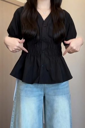 Plus-Size Women's V-Neck Waist-Cinching Pleated Short Sleeve Top - Flattering Summer Shirt for Curvy Figures, Stylish and Youthful Design