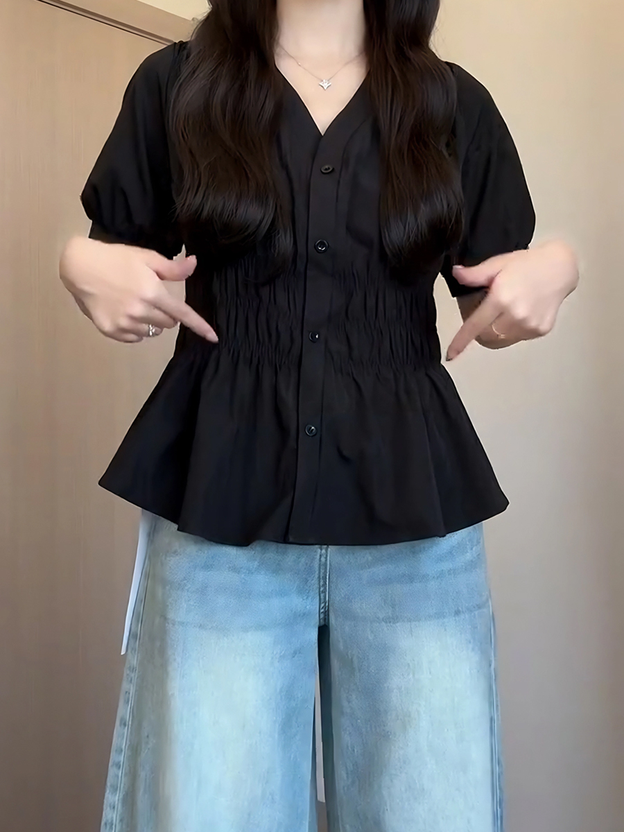 Plus-Size Women's V-Neck Waist-Cinching Pleated Short Sleeve Top - Flattering Summer Shirt for Curvy Figures, Stylish and Youthful Design Plus-Size Women's V-Neck Waist-Cinching Pleated Short Sleeve Top - Flattering Summer Shirt for Curvy Figures, Stylish and Youthful Design