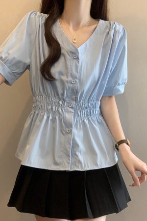 Plus-Size Women's V-Neck Waist-Cinching Pleated Short Sleeve Top - Flattering Summer Shirt for Curvy Figures, Stylish and Youthful Design