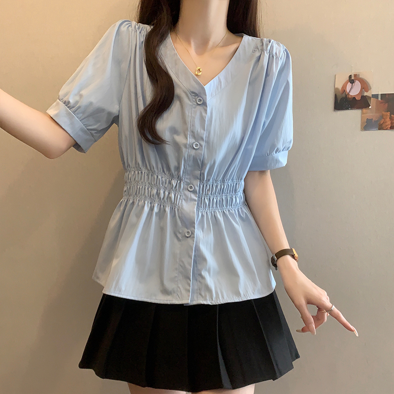 Plus-Size Women's V-Neck Waist-Cinching Pleated Short Sleeve Top - Flattering Summer Shirt for Curvy Figures, Stylish and Youthful Design Plus-Size Women's V-Neck Waist-Cinching Pleated Short Sleeve Top - Flattering Summer Shirt for Curvy Figures, Stylish and Youthful Design