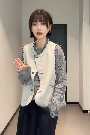 Plus-Size Women's Vintage Frayed Round-Neck Sleeveless Short Coat - Flattering Versatile Spring Vest for Trendy Plus-Size Fashion