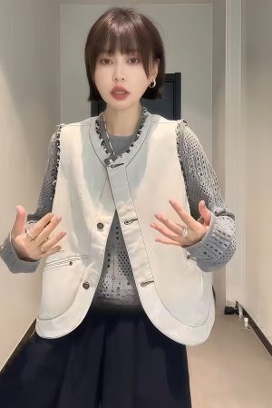 Plus-Size Women's Vintage Frayed Round-Neck Sleeveless Short Coat - Flattering Versatile Spring Vest for Trendy Plus-Size Fashion