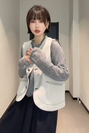 Plus-Size Women's Vintage Frayed Round-Neck Sleeveless Short Coat - Flattering Versatile Spring Vest for Trendy Plus-Size Fashion