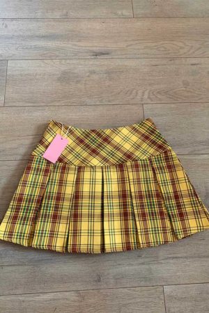 Plus Size Yellow Checkered Pleated Skirt for Women, High-Waisted A-Line Design, Summer College Style, Short Skirt for Petite Fashion