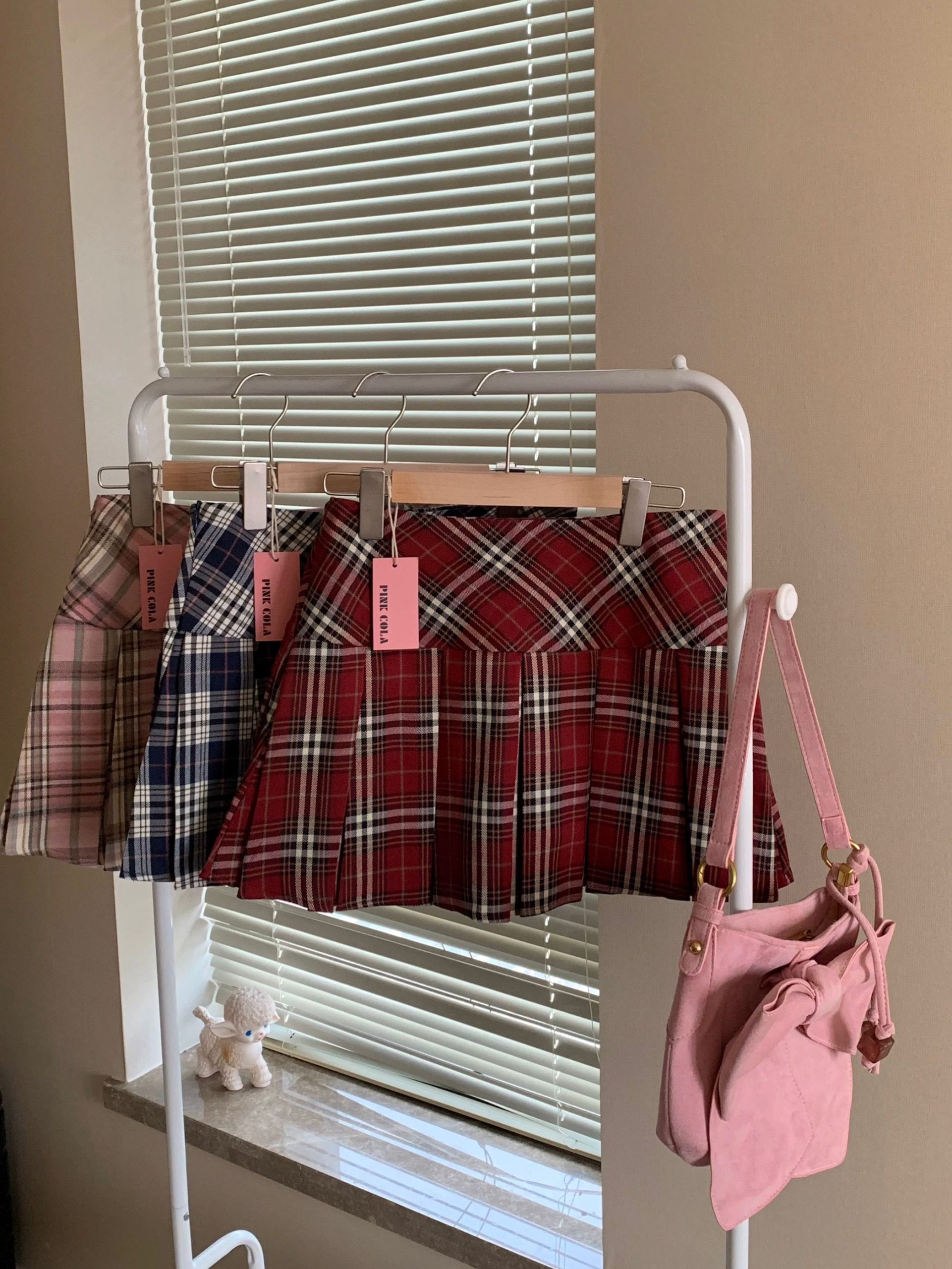 Plus Size Yellow Checkered Pleated Skirt for Women, High-Waisted A-Line Design, Summer College Style, Short Skirt for Petite Fashion Plus Size Yellow Checkered Pleated Skirt for Women, High-Waisted A-Line Design, Summer College Style, Short Skirt for Petite Fashion