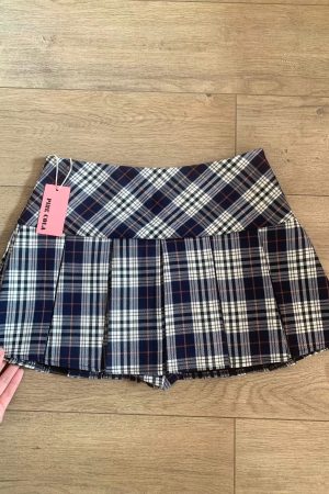 Plus Size Yellow Checkered Pleated Skirt for Women, High-Waisted A-Line Design, Summer College Style, Short Skirt for Petite Fashion