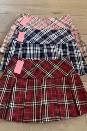 Plus Size Yellow Checkered Pleated Skirt for Women, High-Waisted A-Line Design, Summer College Style, Short Skirt for Petite Fashion