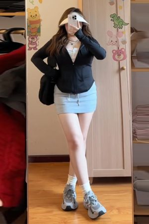 Plus-Size Yoga Jacket - Versatile Slimming Ice Silk Sun Protection Top for Summer Fashion - Lightweight Stylish Outerwear for Curvy Women