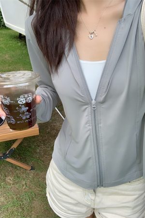 Plus-Size Yoga Jacket - Versatile Slimming Ice Silk Sun Protection Top for Summer Fashion - Lightweight Stylish Outerwear for Curvy Women