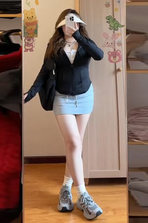 Plus-Size Yoga Jacket - Versatile Slimming Ice Silk Sun Protection Top for Summer Fashion - Lightweight Stylish Outerwear for Curvy Women