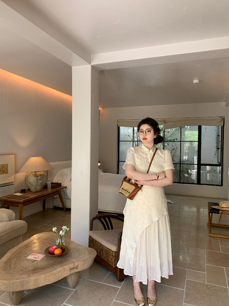 Plus-Size Zen-Inspired Body-Shaping Dress, Elegant Irregular White Design, Chinese Style, Trendy for Y2K and Modern Fashion Plus-Size Zen-Inspired Body-Shaping Dress, Elegant Irregular White Design, Chinese Style, Trendy for Y2K and Modern Fashion