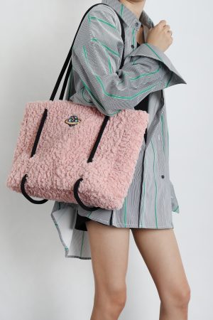 Plush Tote Bag for Women - 2023 Autumn Winter Minimalist Niche Design, Large Capacity High-End Feel Handbag