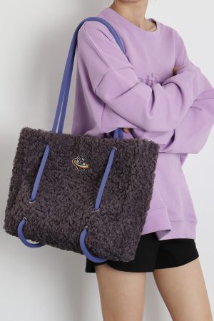 Plush Tote Bag for Women - 2023 Autumn Winter Minimalist Niche Design, Large Capacity High-End Feel Handbag