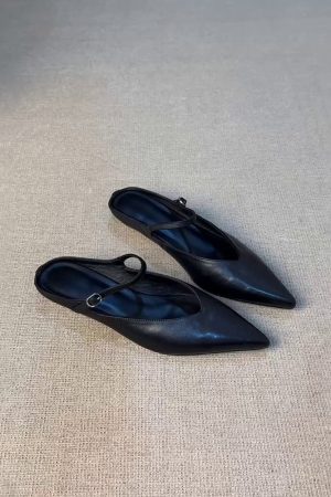 Pointed Thick-Soled Closed-Toe Half Slippers in Sheepskin - French Retro One-Strap Shallow Mouth Mules for Stylish Comfort