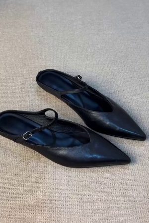 Pointed Thick-Soled Closed-Toe Half Slippers in Sheepskin - French Retro One-Strap Shallow Mouth Mules for Stylish Comfort