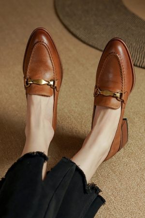 Pointed Toe Small Leather Shoes for Women with Retro Metal Buckle - Italian Style Footwear for Spring and Autumn 2025