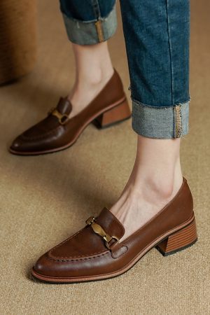 Pointed Toe Small Leather Shoes for Women with Retro Metal Buckle - Italian Style Footwear for Spring and Autumn 2025