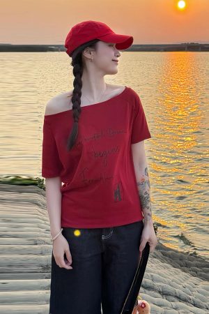 Red One-Shoulder Short Sleeve Women's Summer Letter Print Casual T-Shirt - Stylish Slanted Shoulder Top for Hot Girl Vibes