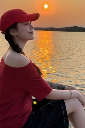 Red One-Shoulder Short Sleeve Women's Summer Letter Print Casual T-Shirt - Stylish Slanted Shoulder Top for Hot Girl Vibes