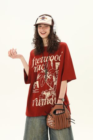 Red Short-Sleeve T-Shirt for Women with Retro Letter Print, Loose Fit College Style, Casual 90s Inspired Top