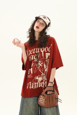 Red Short-Sleeve T-Shirt for Women with Retro Letter Print, Loose Fit College Style, Casual 90s Inspired Top