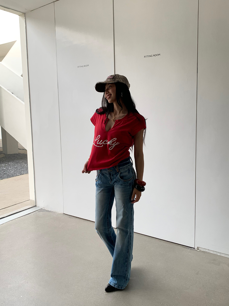 Red U-Shaped V-Neck Lucky Baby Tee - Jennie Style, Slightly Loose Fit, Metaphysical Design, Trendy Y2K Aesthetic Red U-Shaped V-Neck Lucky Baby Tee - Jennie Style, Slightly Loose Fit, Metaphysical Design, Trendy Y2K Aesthetic