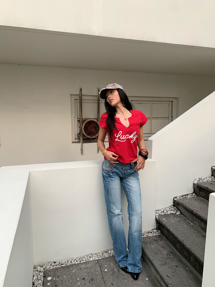 Red U-Shaped V-Neck Lucky Baby Tee - Jennie Style, Slightly Loose Fit, Metaphysical Design, Trendy Y2K Aesthetic Red U-Shaped V-Neck Lucky Baby Tee - Jennie Style, Slightly Loose Fit, Metaphysical Design, Trendy Y2K Aesthetic