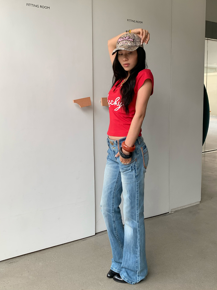 Red U-Shaped V-Neck Lucky Baby Tee - Jennie Style, Slightly Loose Fit, Metaphysical Design, Trendy Y2K Aesthetic Red U-Shaped V-Neck Lucky Baby Tee - Jennie Style, Slightly Loose Fit, Metaphysical Design, Trendy Y2K Aesthetic