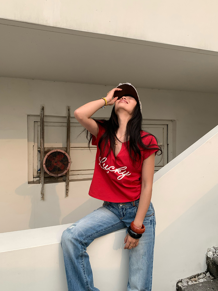 Red U-Shaped V-Neck Lucky Baby Tee - Jennie Style, Slightly Loose Fit, Metaphysical Design, Trendy Y2K Aesthetic Red U-Shaped V-Neck Lucky Baby Tee - Jennie Style, Slightly Loose Fit, Metaphysical Design, Trendy Y2K Aesthetic
