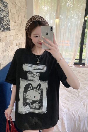 Relaxed Cat Sauce White Oversized Short Sleeve T-Shirt for Women - Casual and Comfy Graphic Tee