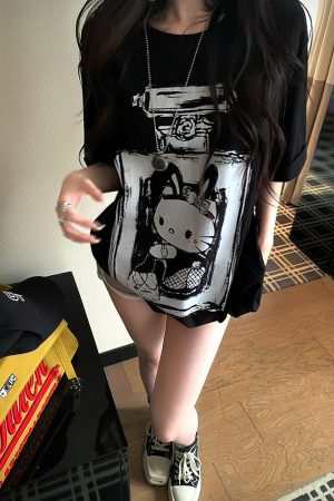 Relaxed Cat Sauce White Oversized Short Sleeve T-Shirt for Women - Casual and Comfy Graphic Tee