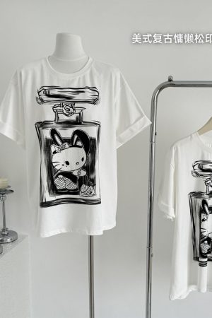 Relaxed Cat Sauce White Oversized Short Sleeve T-Shirt for Women - Casual and Comfy Graphic Tee