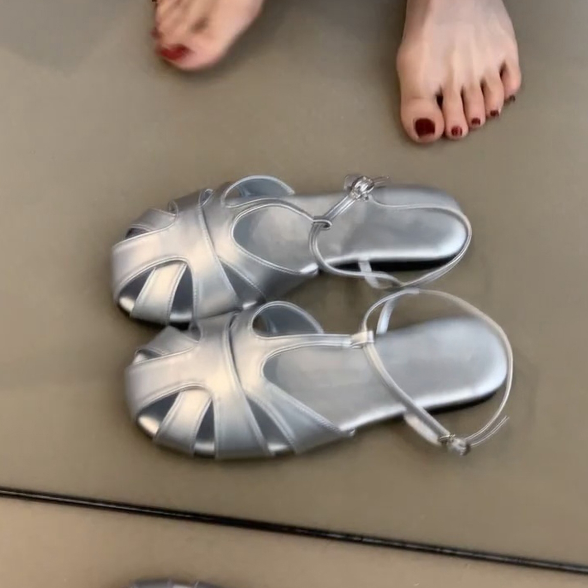 Retro Artistic Hollow-Out Buckle Sandals for Women - Sheepskin Woven Flat Roman Shoes, Casual Pig Cage Style Retro Artistic Hollow-Out Buckle Sandals for Women - Sheepskin Woven Flat Roman Shoes, Casual Pig Cage Style