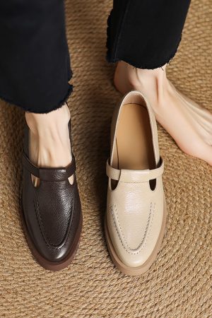 Retro British Style Thick-Soled Mary Jane Loafers for Women - Versatile Casual Leather Shoes with Italian Flair