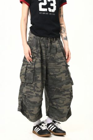 Retro Camouflage Wide-Leg Work Pants for Men & Women - Loose Straight Seven-Point Shorts, Street Style, 90s Inspired