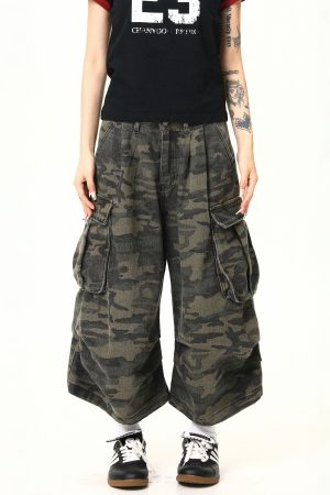 Retro Camouflage Wide-Leg Work Pants for Men & Women - Loose Straight Seven-Point Shorts, Street Style, 90s Inspired