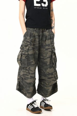 Retro Camouflage Wide-Leg Work Pants for Men & Women - Loose Straight Seven-Point Shorts, Street Style, 90s Inspired