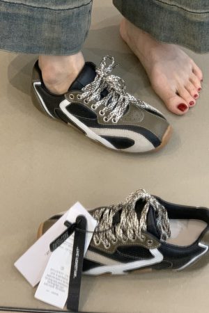 Retro Casual Color-Blocking Lace-Up Cowhide Training Shoes for Women - Flat Sports Footwear for Outdoor Running