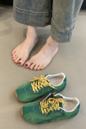 Retro Casual Color-Blocking Lace-Up Cowhide Training Shoes for Women - Flat Sports Footwear for Outdoor Running