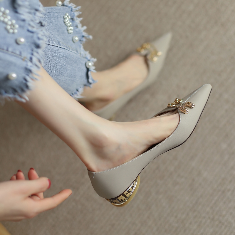 Retro Chunky Heel Pointed Toe Flats with Metal Chain Detail for Women – Italian Style Footwear Retro Chunky Heel Pointed Toe Flats with Metal Chain Detail for Women – Italian Style Footwear