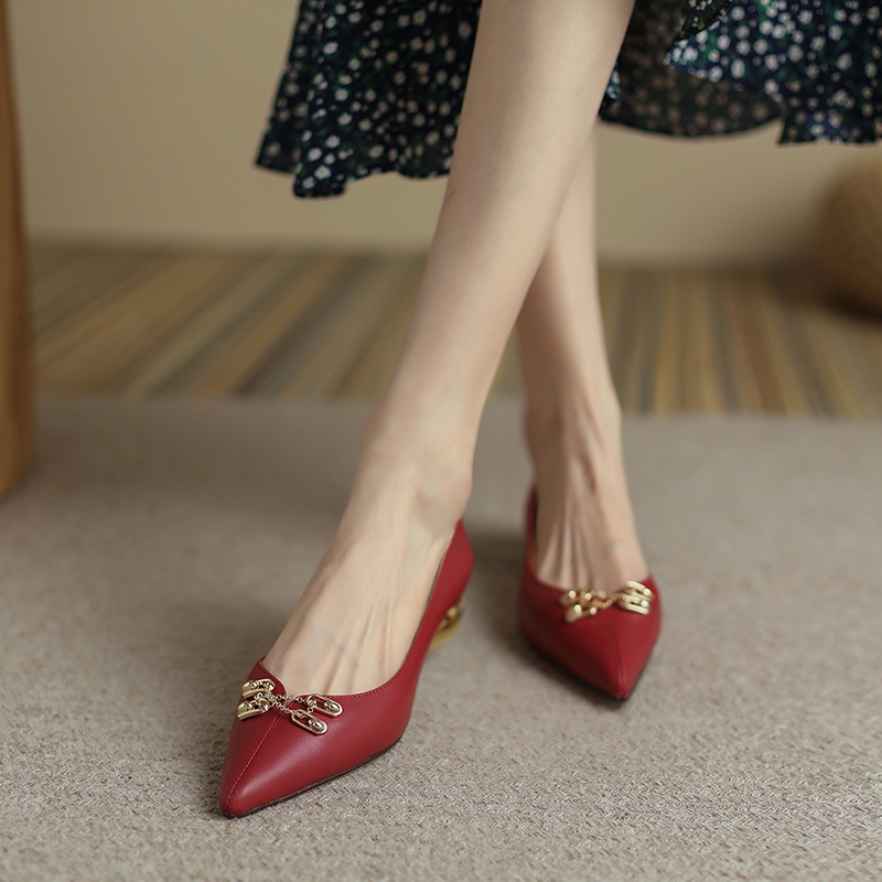 Retro Chunky Heel Pointed Toe Flats with Metal Chain Detail for Women – Italian Style Footwear Retro Chunky Heel Pointed Toe Flats with Metal Chain Detail for Women – Italian Style Footwear