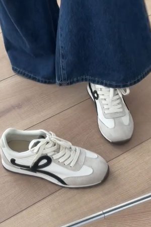 Retro Cowhide Color-Blocking Lace-Up Casual Sports Shoes for Women - Versatile Flat White Sneakers in Trendy Style