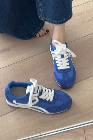 Retro Cowhide Color-Blocking Lace-Up Casual Sports Shoes for Women - Versatile Flat White Sneakers in Trendy Style