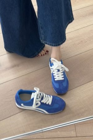 Retro Cowhide Color-Blocking Lace-Up Casual Sports Shoes for Women - Versatile Flat White Sneakers in Trendy Style
