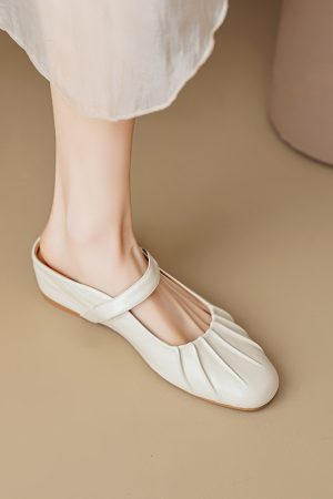 Retro Flat-Toe Women's Height-Increasing Slippers - Stylish Italian Design Half-Slippers for Comfortable Chic Fashion