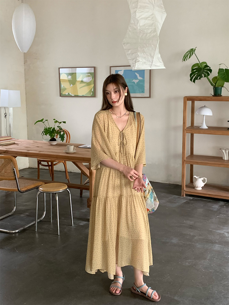 Retro Floral V-Neck Chiffon Dress for Women - Summer Loose Mid-Sleeve Flared Skirt, Vintage Style, Perfect for 90s and Y2K Fashion Retro Floral V-Neck Chiffon Dress for Women - Summer Loose Mid-Sleeve Flared Skirt, Vintage Style, Perfect for 90s and Y2K Fashion